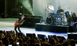 Joe Satriani éblouit Joe Satriani éblouit