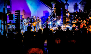 Red Beard presenta &OpenCurlyQuote;All or nothing&rsquo;